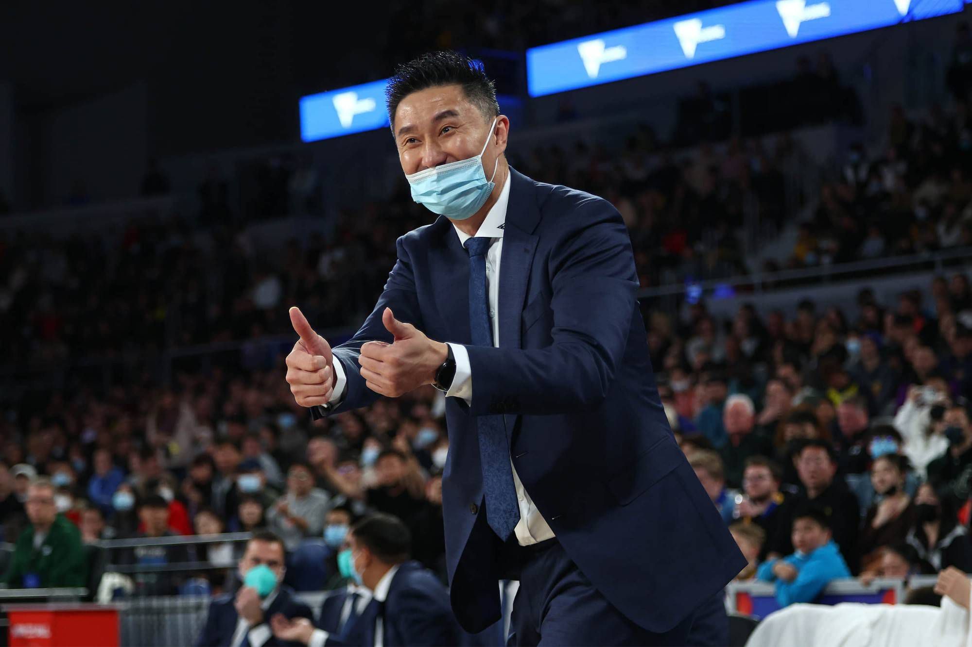 沃尔特吓的嚎啕大哭：叶大师，我求求您饶了我吧，要不您让我给我爸爸打个电话，我问问他做多能给您出多少钱，能出多少就给您多少。